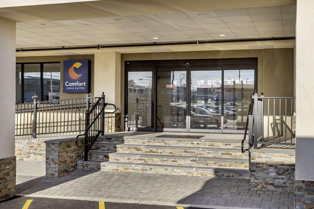 Comfort Inn & Suites Newark Liberty International Airport Экстерьер фото