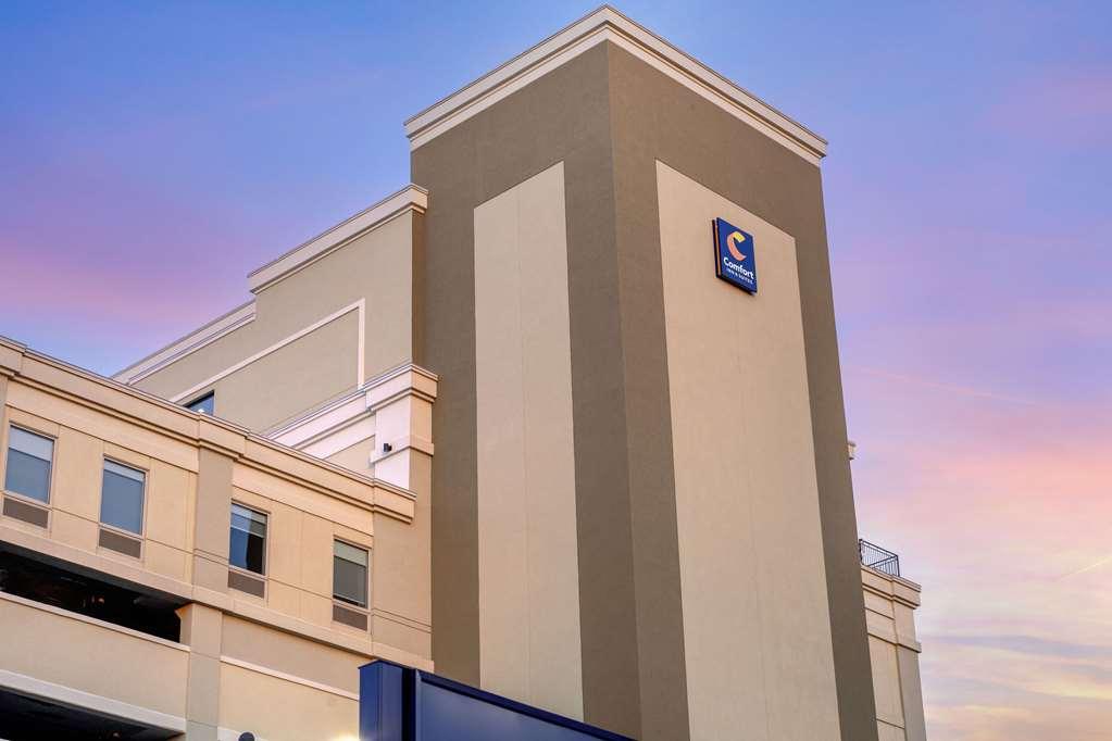 Comfort Inn & Suites Newark Liberty International Airport Экстерьер фото