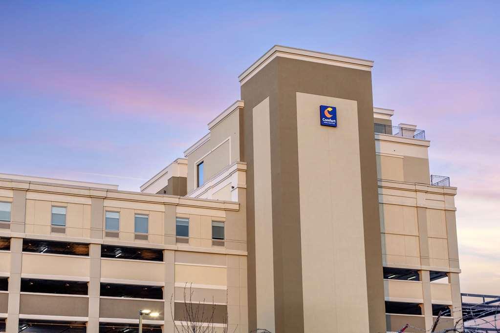Comfort Inn & Suites Newark Liberty International Airport Экстерьер фото