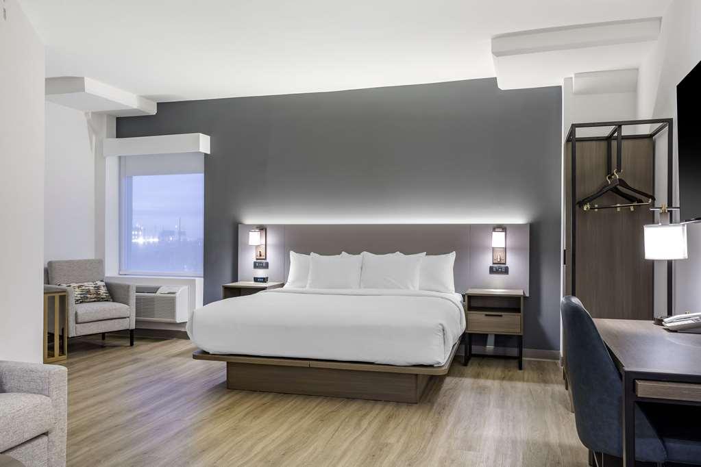 Comfort Inn & Suites Newark Liberty International Airport Номер фото