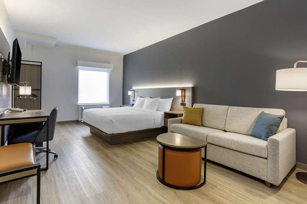 Comfort Inn & Suites Newark Liberty International Airport Номер фото