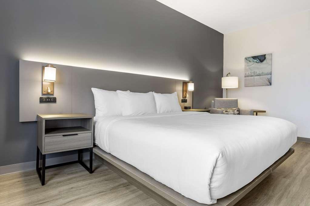 Comfort Inn & Suites Newark Liberty International Airport Номер фото