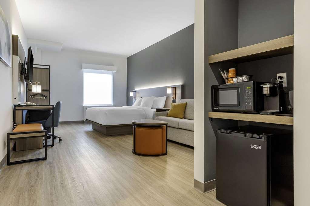 Comfort Inn & Suites Newark Liberty International Airport Номер фото