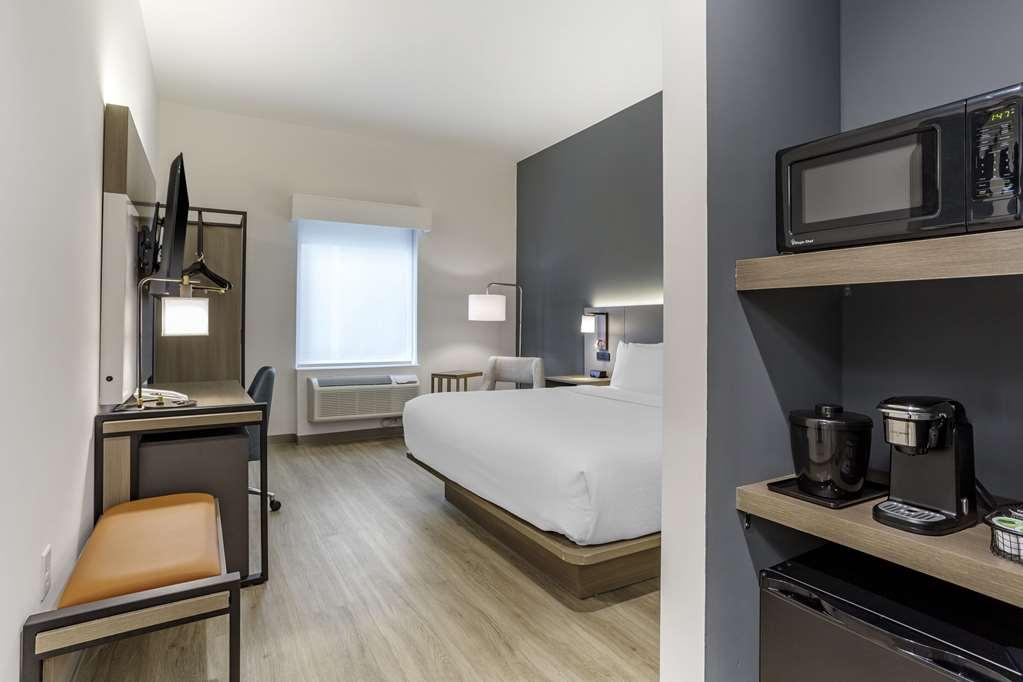 Comfort Inn & Suites Newark Liberty International Airport Номер фото