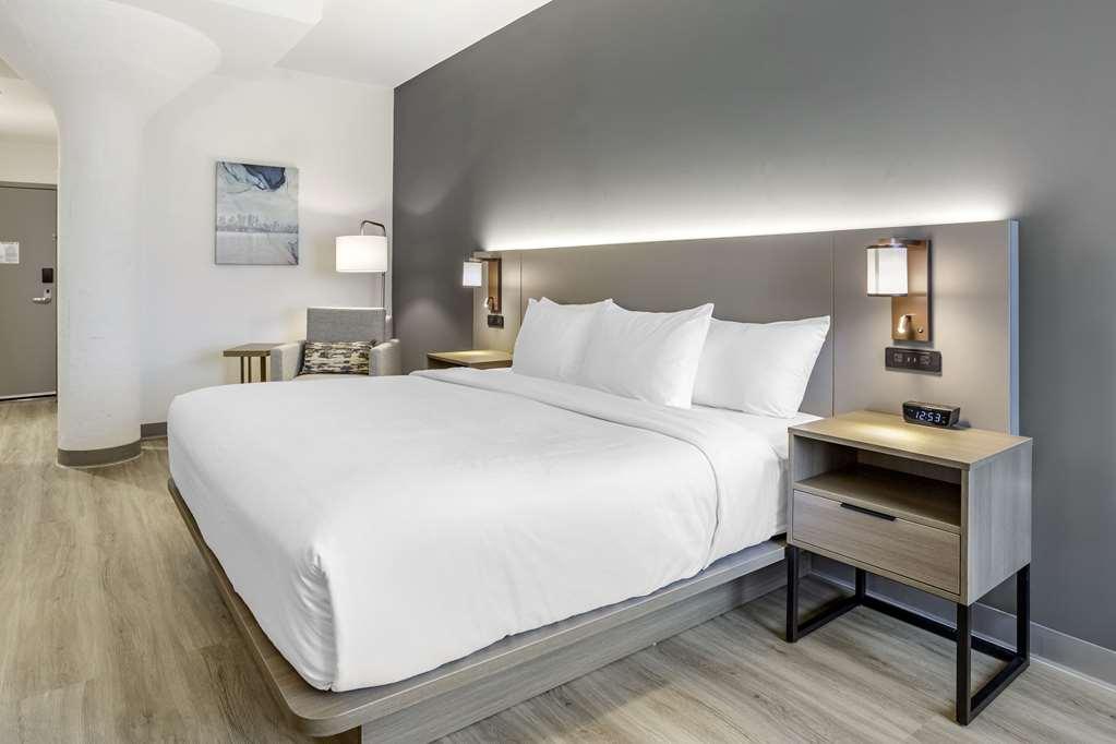 Comfort Inn & Suites Newark Liberty International Airport Номер фото