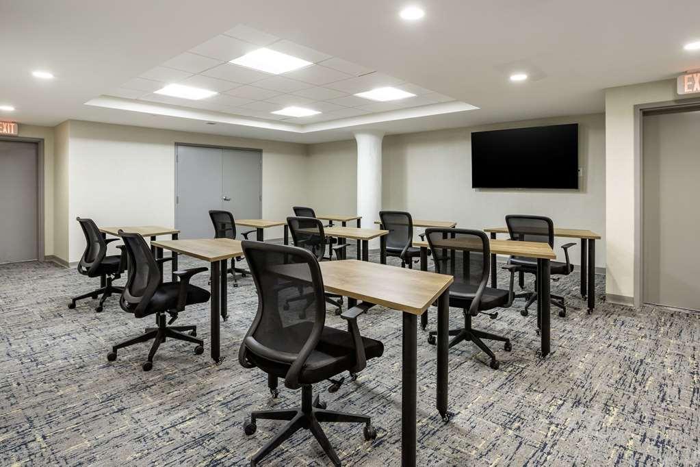 Comfort Inn & Suites Newark Liberty International Airport Удобства фото