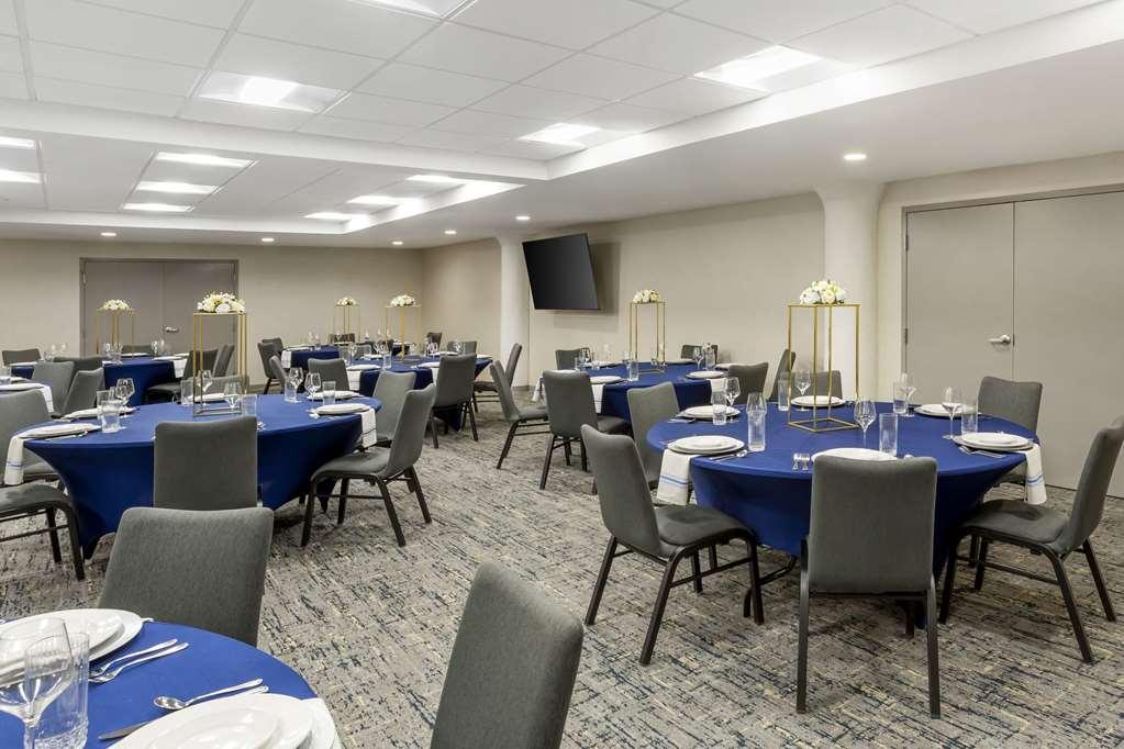 Comfort Inn & Suites Newark Liberty International Airport Удобства фото